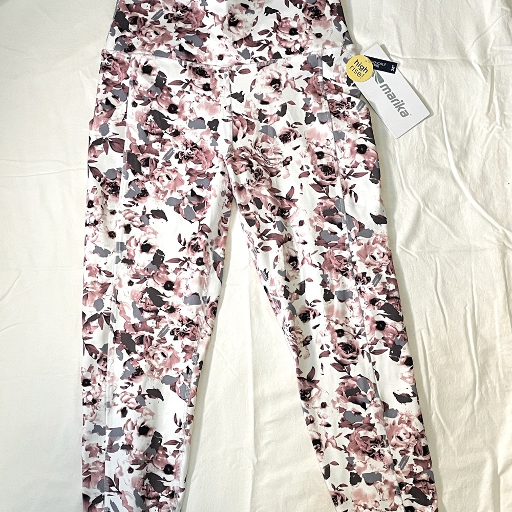 mid-rise floral capri leggings with pockets